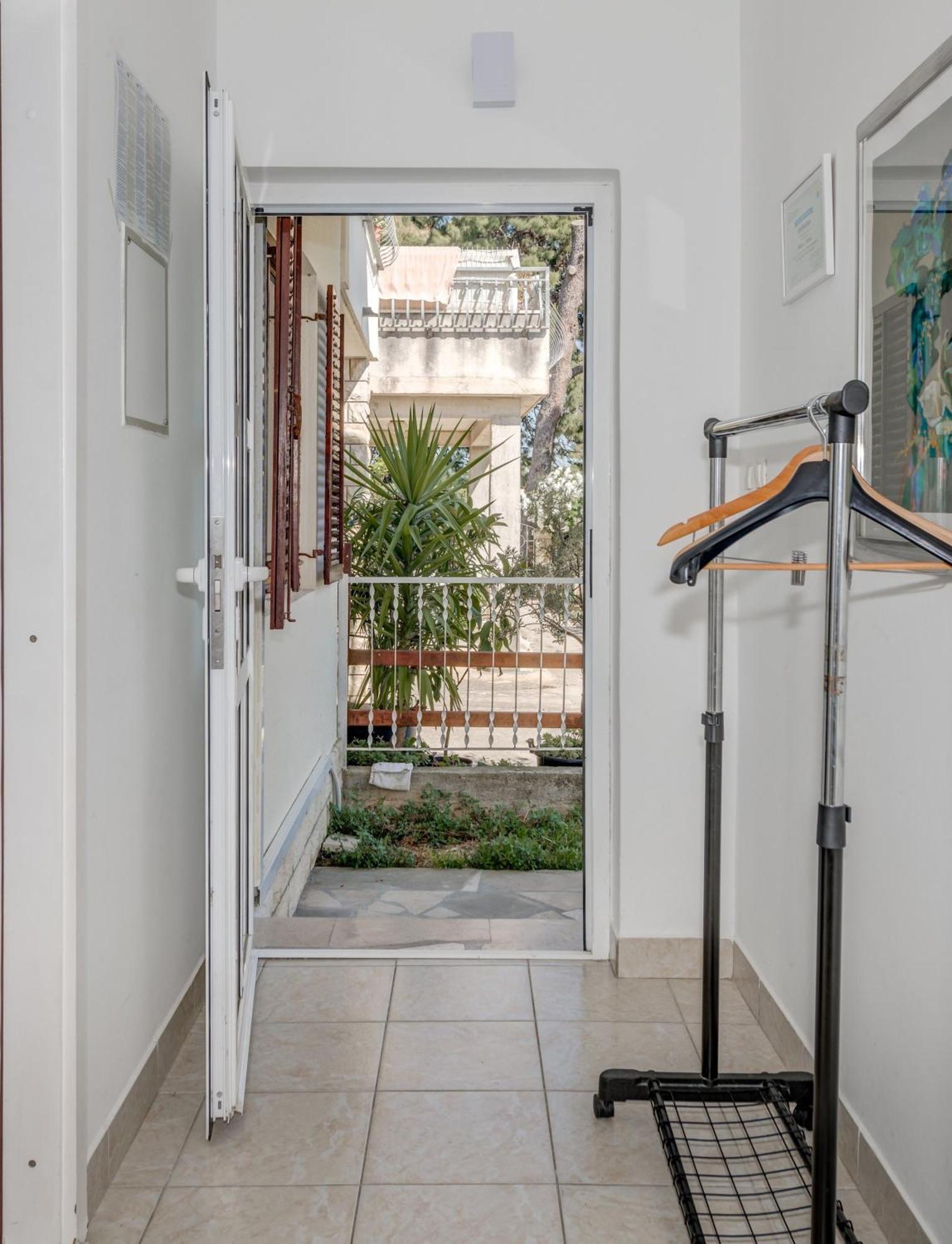 Beachfront Apartment Drazen, With Garden And Parking Split Exterior foto